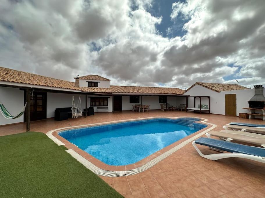 Villa With Pool In The Centre Of Fuerteventura Антіґуа Екстер'єр фото
